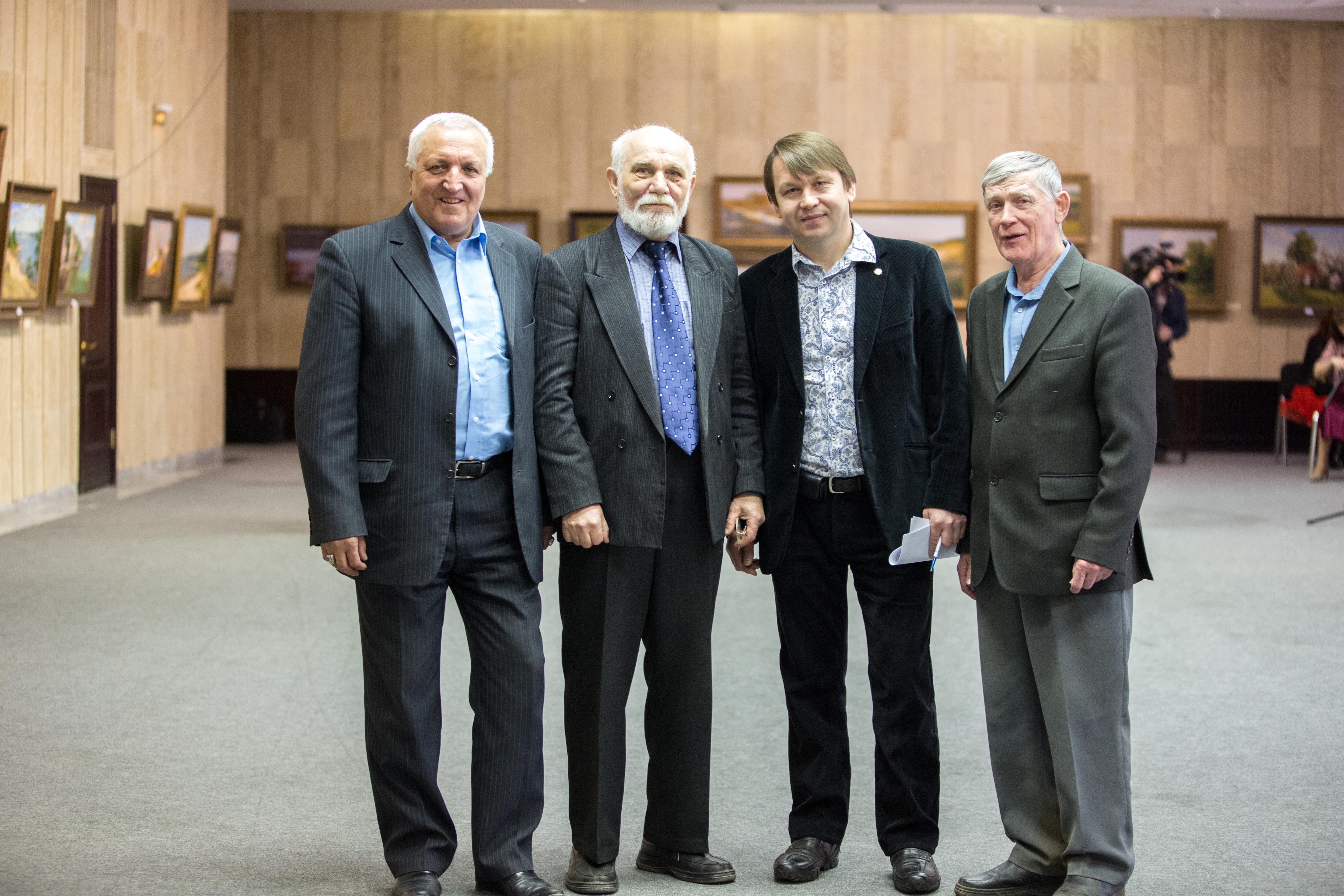 В НКЦ «Казань» открылась персональная выставка «Течет река Волга».