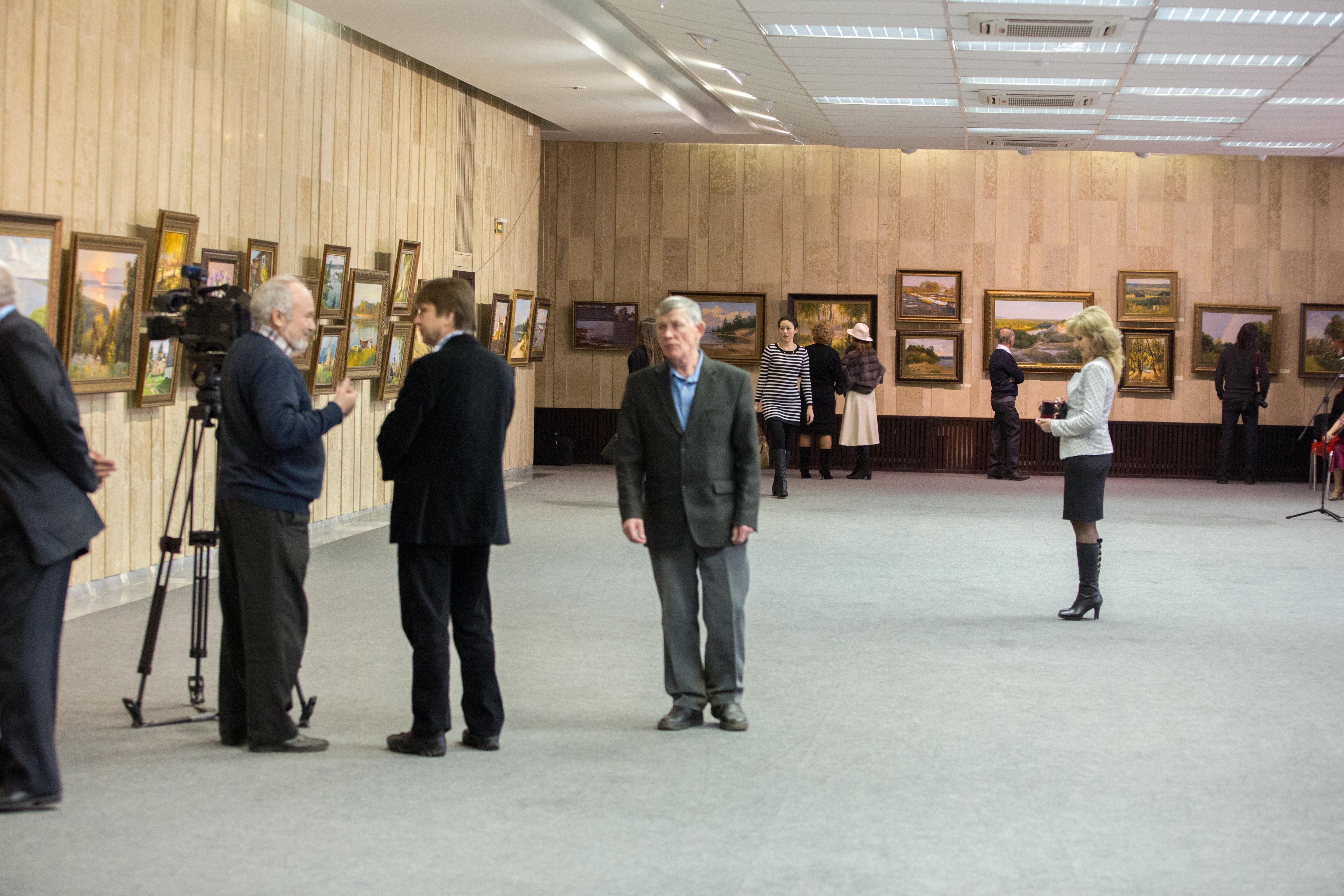 В НКЦ «Казань» открылась персональная выставка «Течет река Волга».