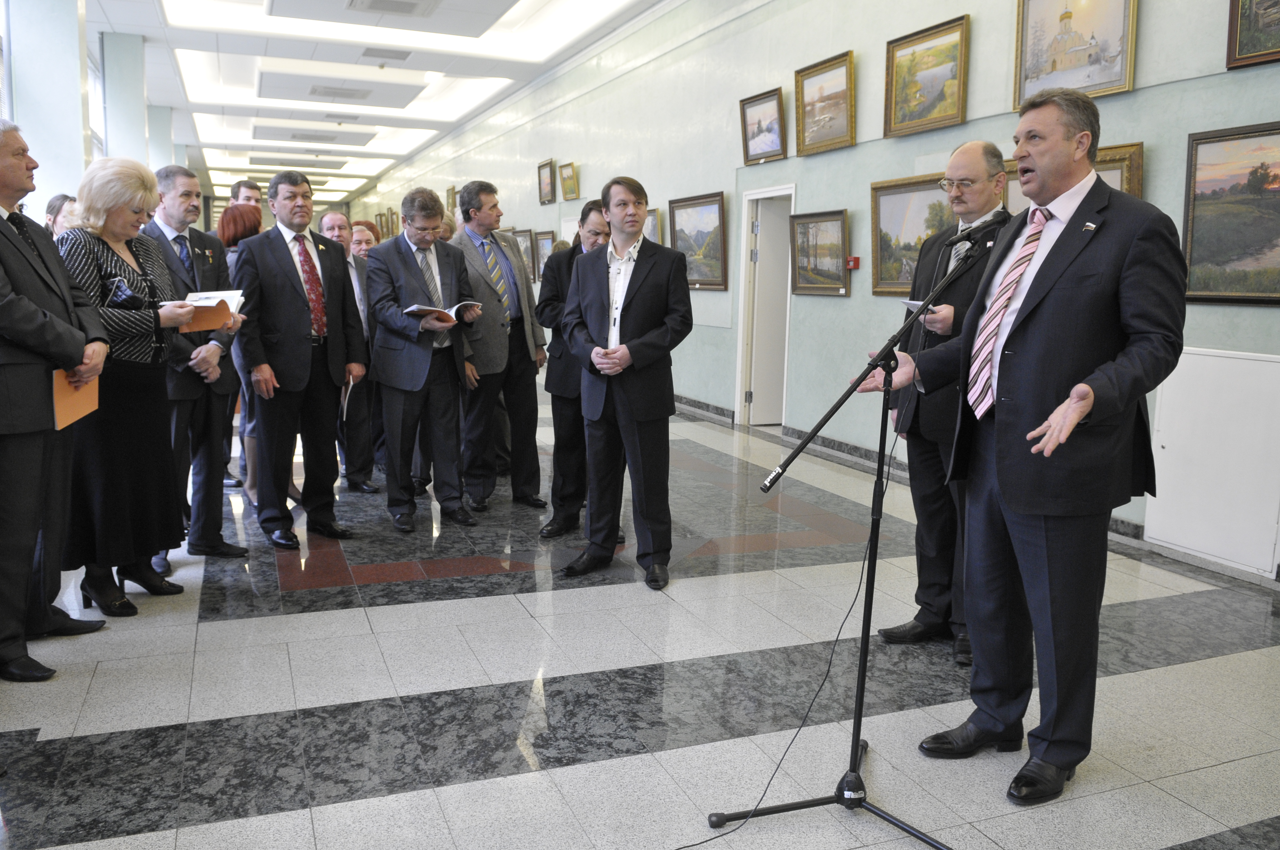 В Госдуме открылась выставка "Пейзажи родной страны"